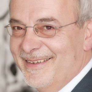 Dr. Reinhard Hüppe, Geschäftsführer ZVEI-Fachverband Automation: „In Deutschland sind 30 Mio. Antriebseinheiten installiert. Davon werden nur 12% mit Energie sparender Drehzahlregelung betrieben. Bei rund 50% aller Antriebe wäre es sinnvoll, sie ebenfalls umzurüsten.“