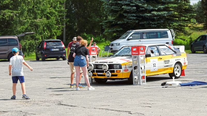 Eine Herausforderung: die Abstandsmessung, hier mit einem Audi Quattro, Bj. 1986. (Bild: Zietz/»kfz-betrieb«)