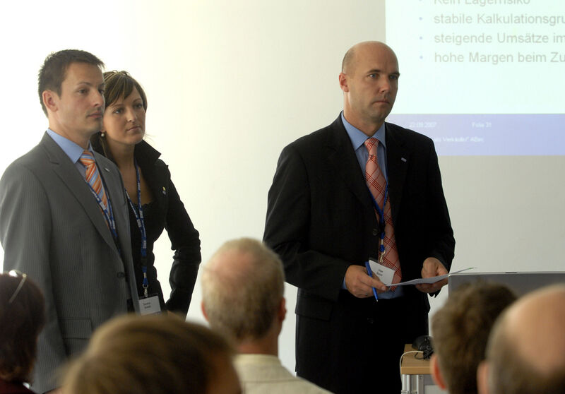 In zahlreichen Workshops erklärten Aetka-Mitarbeiter und externe Referenten das Shopkonzept und gaben Hilfestellung für den Alltag. (Archiv: Vogel Business Media)