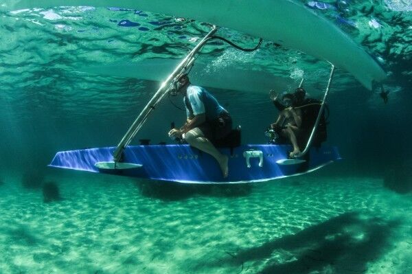 Das elektrisch betriebene Freizeit-Boot Platypus: Es verbindet die zwei Wassersportarten Bootfahren und Tauchen. (Bild: Platypus)