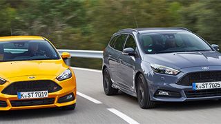 Der Ford Focus sieht ganz bestimmt nicht schlecht aus. Und man kann ihn gut tarnen als scheinbar harmloses Familienauto. Im Fall der Variante ST kann Understatement so zur ständigen Freude werden – und trotz der vielen PS bleiben Kombi und Fünftürer Familienautos. (Foto: Ford)