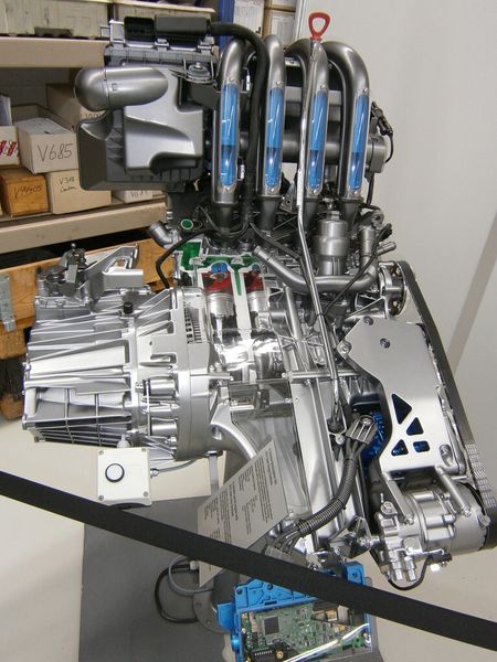 4-Zylinder Benzinmotor mit ECO Start-Stopp-Automatik im Schnitt...Komet-Know-how half dabei mit... (Bild: Königsreuther)