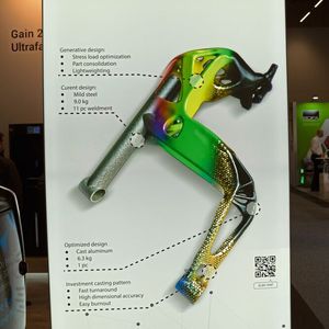 Nexa 3D zeigte unter anderem, wie die Additive Fertigug eine Radaufhängung verbessert. 