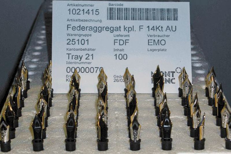 Bild 1: Die edlen Füller von Montblanc kommen mit einer Goldfeder. Logistiker optimierten mit den Mitarbeitern den Materialfluss in der Produktion. (Bild: Montblanc)