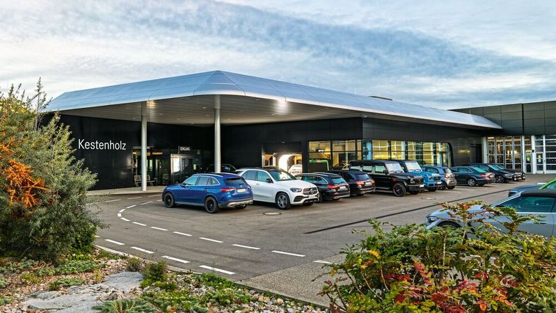 Blick auf das Pkw-Center von Kestenholz in Freiburg.(Bild:  Kestenholz-Gruppe)