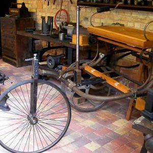 „Selbstverständlich“ im Museum gezeigt: die Werkstatt bzw. entsprechende Szenen, die zeigen, wie Benz sein Fahrzeug baute.(Foto:  Automuseum Dr. Carl Benz)