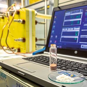 Tests an der TU Graz mit einem 3 Kilowattstunden-Prototypen und vanillinbasierten Elektrolyten belegten die Wirksamkeit des neuen Verfahrens.(Bild:  Lunghammer - TU Graz)