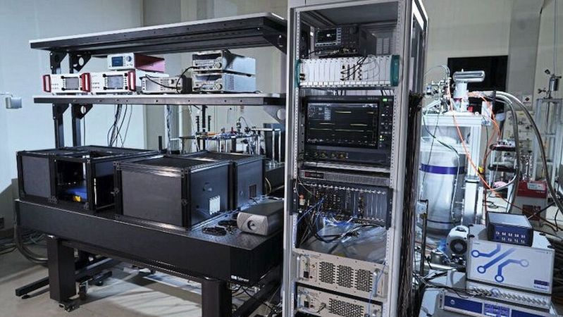 Prototype of the Diamond Spin Quantum Computer: Users can operate it using the Fujitsu Hybrid Quantum Computing Platform, even without any additional specialized knowledge.(Image: Fujitsu)