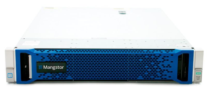 Das im Herbst vorgestellte NVMe-AFA-Array NX6325 wartet beim Lesezugriffen mit über 3 Millionen IOPS auf, die Latenz soll sich mit 110 µs nicht von einer lokalen Anbindung unterscheiden. (Mangstor)