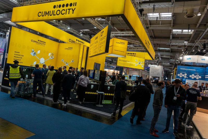 Cumulocity ist eine Self-Service-IoT-Plattform, die Unternehmen standardisierte IoT-Funktionen bereitstellt und die Einführung von Geräten sowie das Datenmanagement vereinfachen soll. Sie bietet laut Herstellerangaben eine moderne Sicherheitsarchitektur zum Schutz der IoT-Infrastruktur. Die Plattform ermögliche direkten Zugang zu den Geräten und fördere die Effizienzsteigerung, während sie die Produktentwicklungszeit verkürzen und die Gesamtkosten optimieren könne. (Bild: Vogel Communications Group)