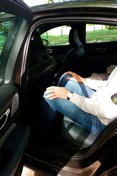 Auch den Passagieren, die auf der Rückbank sitzen, bietet der S60 genügend Beinfreiheit. (Mauritz/»kfz-betrieb«)