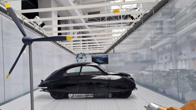 Bei der Modellbetrachtung wird schnell klar, dass die Stromlinie jede Neuentwicklung bei Saab dominierte. (Bild: Autoren-Union Mobilität/Michael Kirchberger)