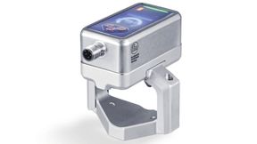 Der neue Clamp-on-Ultraschallsensor SUC300 ermöglicht die Durchflussmessung ohne Rohreingriff. (Bild: ifm electronic)