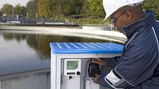 Der automatische Probenehmer CSF48 ist mit Schlauchpumpe (Bild), aber auch mit  Membranpumpe erhältlich (Bilder: Endress und Hauser) (Archiv: Vogel Business Media)