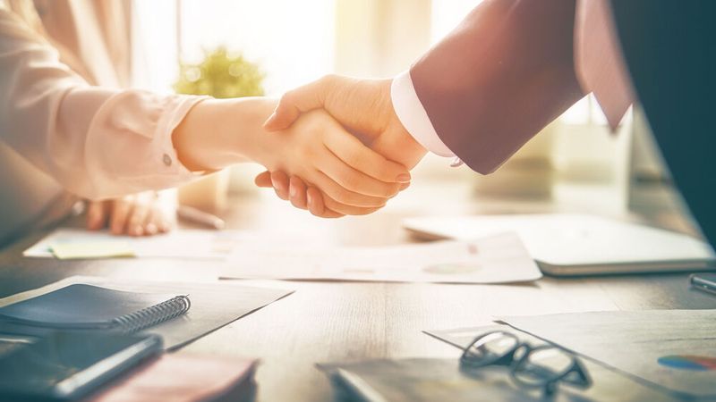 Neben einigen neuen Partnerschaften gab es in der Branche auch eine Fusion von zwei Unternehmen. (Bild:  Konstantin Yuganov - stock.adobe.com)