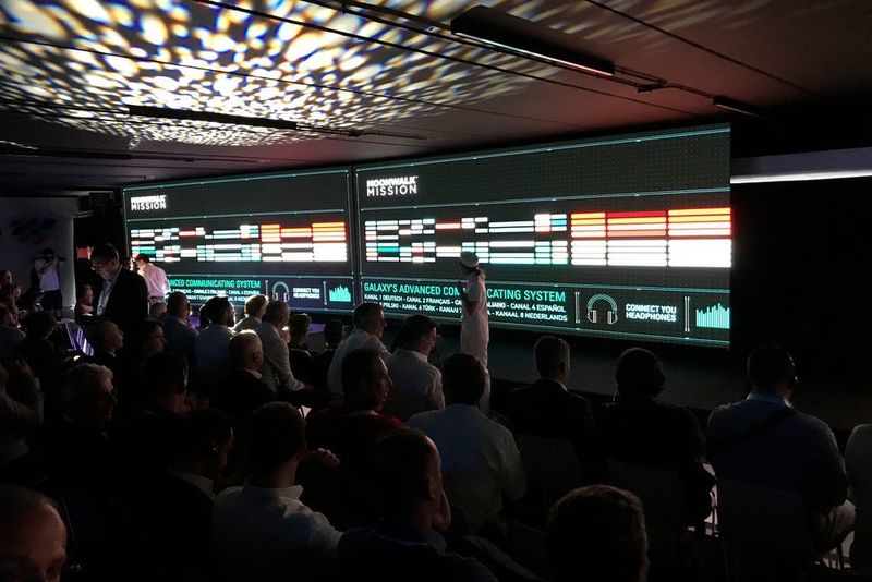 Großes Kino für die  Gäste des Pre-Launch Events: der Präsentationsraum im Raumschiff-Design. (Schweitzer/»kfz-betrieb«)