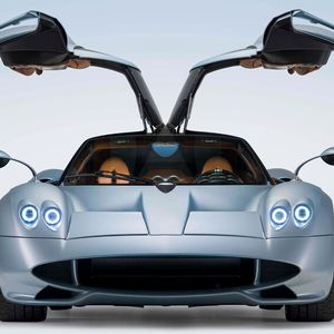 Tpyisch Huayra bietet auch der Codalunga nach oben öffnende Türen.(Bild:  Pagani)
