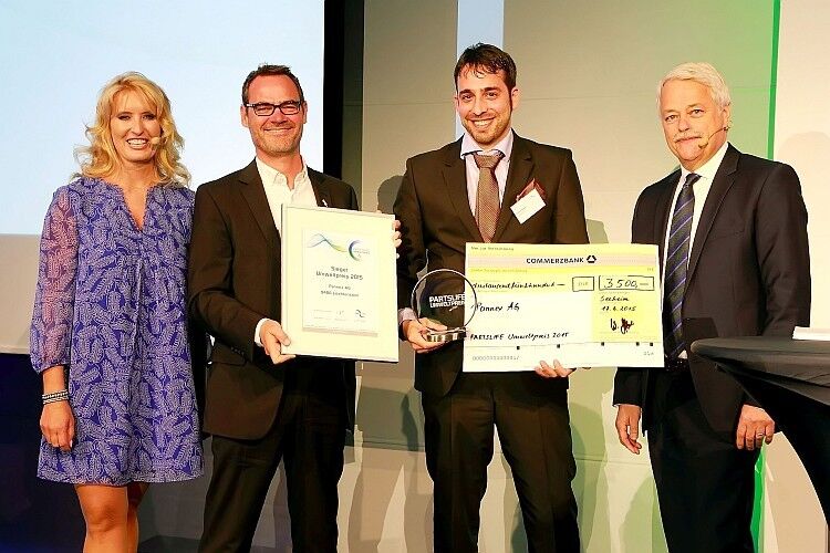 Pannex erhielt seinen Preis für sein umweltfreundliches Reifendichtmittel. Für das Unternehmen nahm Fabian Hagen (2.v.re.) stellvertretend den Preis entgegen. (Foto: Partslife)