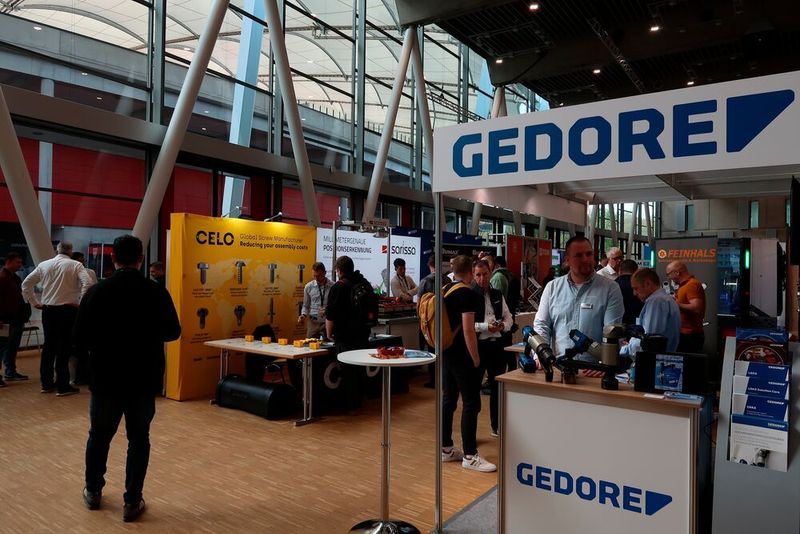 Impressionen von der Verbindungstechnikmesse Schraubtec am 16. April in der Stuttgarter Carl-Benz-Arena ... (Bild: P. Königsreuther)