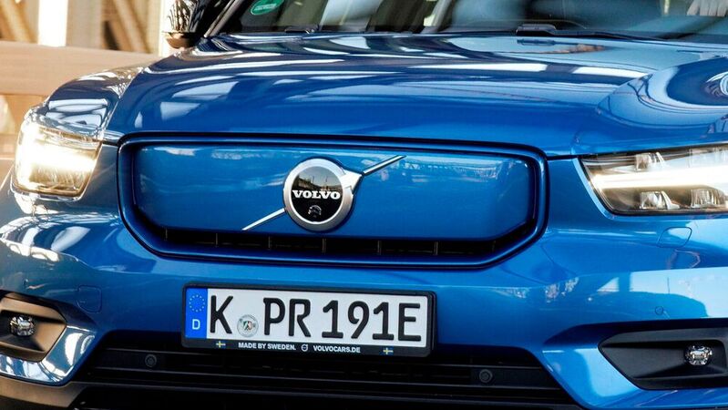 Für alle vollelektrischen Volvos gilt künftig: Probefahren beim Händler, abonnieren, leasen oder kaufen nur online.