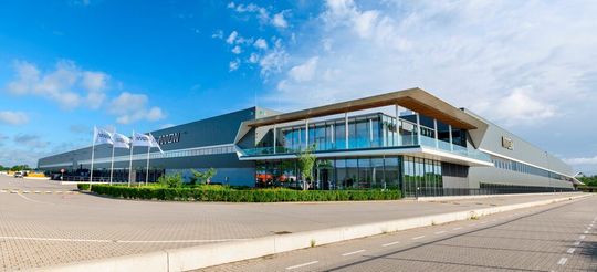 Das ist das neue, wie es heißt, hochmoderne Primary Distribution Center (PDC) von Arrow Electronics in Venlo. Es markiere den Weg in die Zukunft des Unternehmens. Hier mehr dazu.(Bild:  Arrow Electronics)