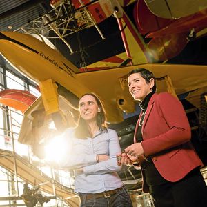 Frauen in technischen Berufen sind nach wie vor stark in der Unterzahl. Petra Bründler (links) und Lynn Braunschweig haben durchwegs gute Erfahrungen gemacht in der Industrie.