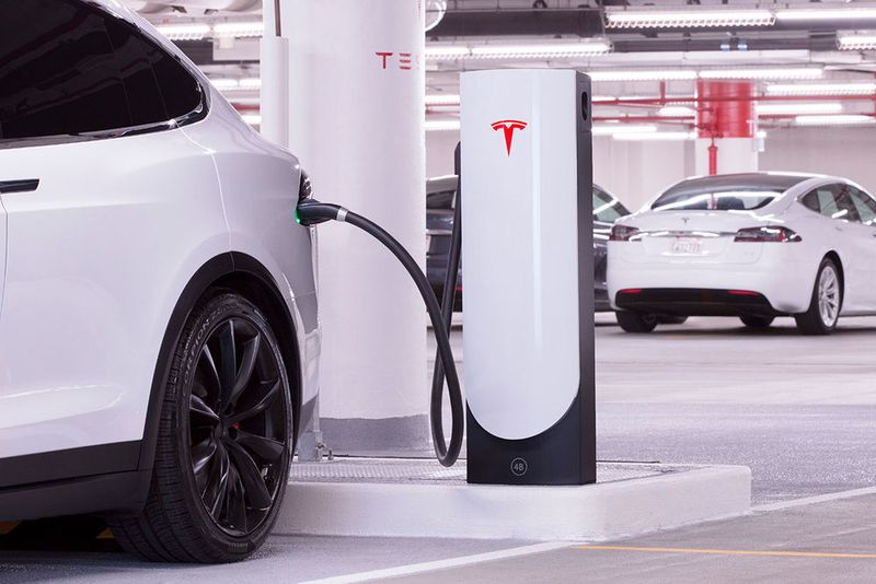 ... von denen Tesla in den USA mittlerweile auch kleinere Stadt-Versionen vorgestellt hat, ... (Tesla)