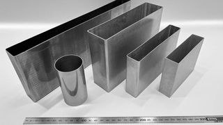 Die Formnext 2025 nahm das Fraunhofer IGCV aus Augsburg zum Anlass, zu zeigen, wie das Verfahren Pulverbettfusion (PBF) die Batteriezellenentwicklung beschleunigen und günstiger machen kann. (Bild: Fraunhofer IGCV)