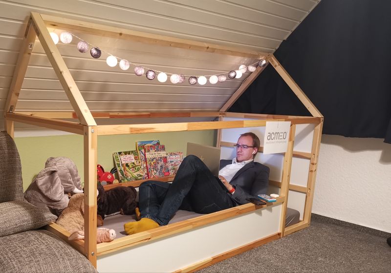 Da kommt wieder das Kind im Mann hervor! Stefan Steuer (acmeo) hat sich einen idealen Arbeitsplatz ausgesucht. (Bild: Stefan Steurer)