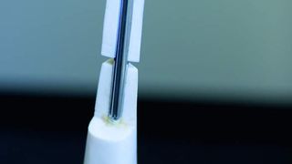 1 Typische Indikationen für den Einsatz des FITBONE-Distraktionsmarknagels sind ... angeborene Beinlängendifferenzen; Beinlängendifferenzen nach Unfall oder Trauma; Einseitiger Minderwuchs; Einseitiger Überwuchs; Polio/Kinderlähmung; Tumore/Sarkome nach Pseudoarthrosen. Eingesetzt wird der Distraktionsmarknagel aber auch in Fällen von Minder- und Kleinwuchs sowie zur Verlängerung von Amputationstümpfen.    Bilder WITTENSTEIN intens (Archiv: Vogel Business Media)