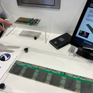 Der 20-kW-Demonstrator von Navitas wandelt 800 VDC direkt auf 6 V und soll damit die 48-V-Zwischenstufe in künftigen KI-Rechenzentrumsarchitekturen umgehen. Das Design zielt auf eine kompaktere und effizientere Stromversorgung sehr hoher KI-Lasten.(Bild:  VCG)