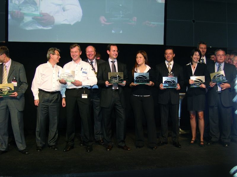 Stolz präsentierten die Gewinner des Grand Prix der Innovationen ihre Auszeichnung. (Archiv: Vogel Business Media)