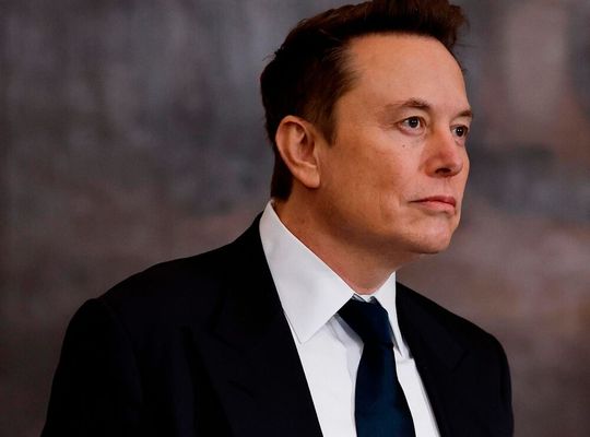 Himmelsrechner! Elon Musk will der Energiekrise in Sachen Rechenleistung für künstliche Intelligenz den Kampf ansagen. Dazu legt er das Know-how von Spacex und XAI jetzt zusammen. Gleichzeitig baut sich der Robotaxi-Konkurrent Waymo ein finanzkräftiges Polster für die Expansion auf Erden auf ...(Bild:  Tesla)