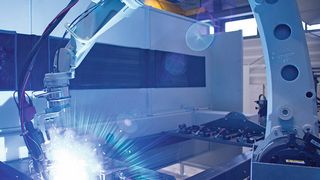 Die geräumige neue Schweissroboteranlage der Ed. Keller AG verfügt über einen Panasonic-Schweissroboter, der mit drei verschiedenen Brennern ausgerüstet ist. (Bild: Ed. Keller)