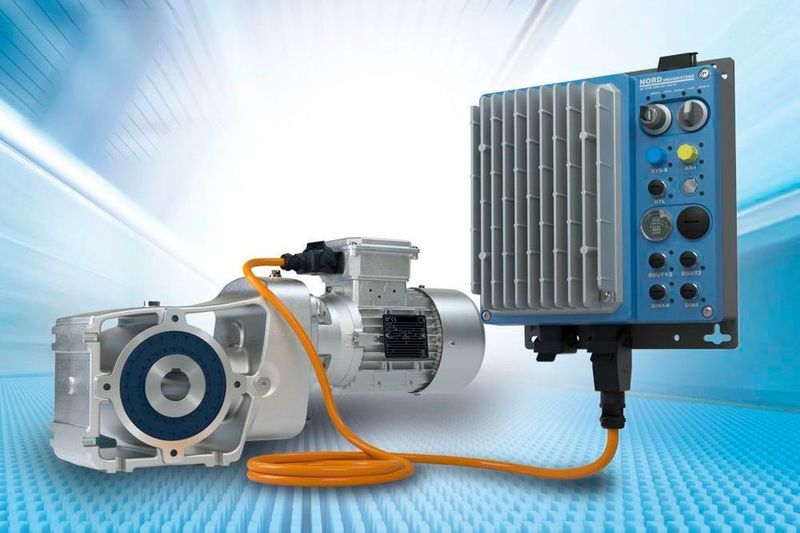 Nord Drivesystems stellt seine Antriebslösungen auch für die digitale Fabrik der Zukunft aus. Darunter die dezentrale Feldverteiler-Baureihe Nordac Link, smarte Antriebe mit Cloud-Anbindung für eine vorausschauende Wartung sowie die Antriebslösung Logi-Drive zur Variantenreduzierung in der Intralogistik. Ein Profisafe-Schnittstellenmodul soll darüber hinaus für ein weiteres Plus an Sicherheit in der Produktion sorgen. Hannover Messe: Halle 15, Stand H3. (Nord Drivesystems)