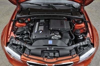 Und er passt doch: Der Sechszylinder-Reihenmotor mit Twinturbo leistet 250 kW/340 PS. (Archiv: Vogel Business Media)