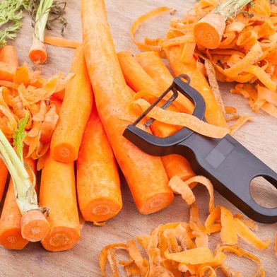 Pilze, die auf Möhrenresten wachsen, können als nachhaltige und schmackhafte Proteinquelle dienen. (Symbolbild) (Bild: © D. Ott - stock.adobe.com)