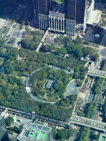 Naturlandschaften integriert in das verdichtete Stadtbild von Shenzhen (Bild: Vogel IT-Medien GmbH)