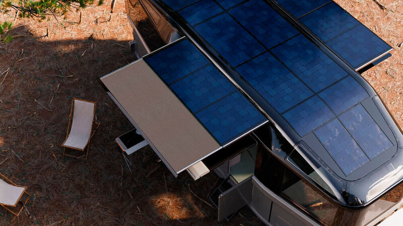 Dank einer integrierten Solaranlage mit 3 kWp kann der L1 autark ohne Stromanschluss betrieben werden. (Klicken zum Vergrößern)