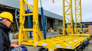 SPMT600 im Einsatz beim Trasport von Komponenten zur Montage und zum Testen eines Schnellmontagekrans. (Wouter Borre Fotografie)