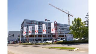 Ergänzend zur Maschinenvorführung ermöglicht Hermle umfassende Betriebsführungen durch die komplette Fertigung und Montage. (Bild: Hermle)