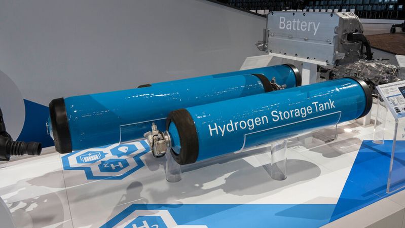 Toyota entwickelt weiter Brennstoffzellenantriebe. Bei den Serienanwendungen verschiebt sich der Schwerpunkt jedoch Richtung Nutzfahrzeuge.(Bild:  Toyota)