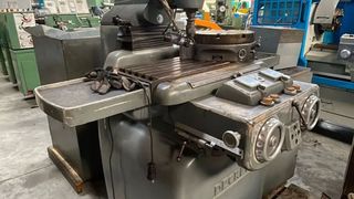 Ersteigert werden kann auch eine Schleifmaschine von Deckel namens LK11445. (Bild: Surplex)