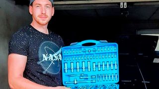 Bei Yannick, Instagram-Follower Nummer 30.000, bedankte sich »kfz-betrieb« mit einem Industrie-Steckschlüsselsatz im Wert von 145 Euro. (Bild: Privat)