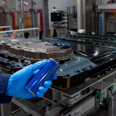 Die Serienproduktion kann kommen: Ab Dezember 2026 werden im BMW-Werk Woodruff  die Hochvoltbatterien für den iX5 gefertigt.  (Bild: BMW)