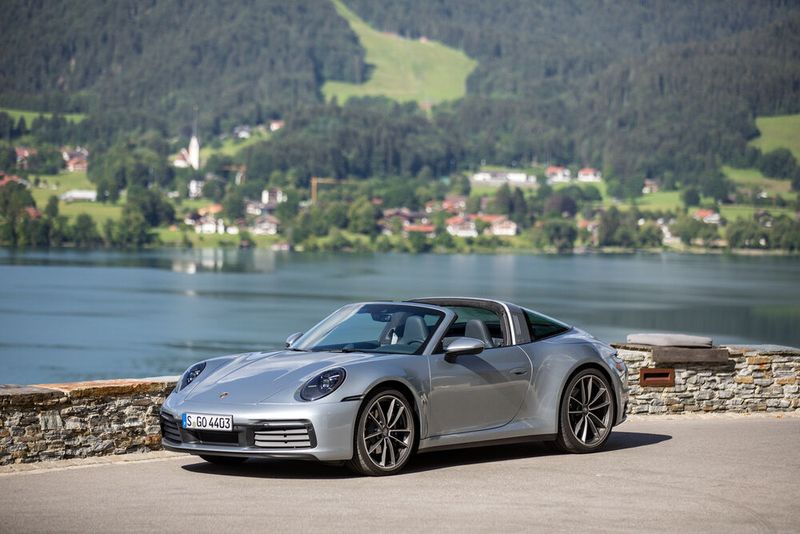 Das Targa-Modell kostet knapp 15.000 Euro mehr als das Coupé und damit genauso viel wie das Cabrio. (Bild: Auto-Medienportal.Net/Porsche)
