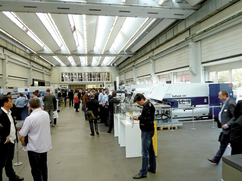 Die Trumpf Hausmesse Intech 2012 war wieder ein voller Erfolg für den schwäbischen Maschinenbauer. Zu der fünf Tage dauernden Ausstellung kamen über 2500 Fachbesucher. (Bild: Kuhn)