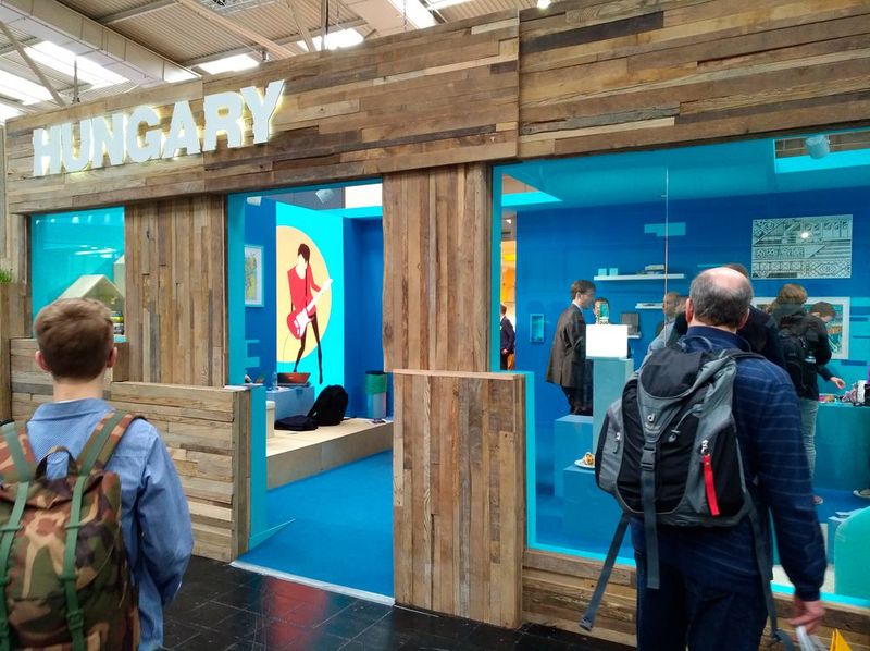 Das Land Ungarn präsentiert sich mit einem kleinen, schicken Stand. (Bild: Robert Horn)