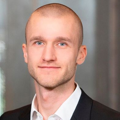 Felix Kuhlenkamp leitet den Bereich Sicherheit beim Digitalverband Bitkom. Seiner Erfahrung nach scheitert digitale Sicherheit häufiger an fehlender Routine als an fehlendem Wissen. (Bild: Bitkom)