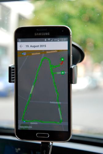 Die App kann auch  Wegstrecken aufzeichnen, Fahrprofile bewerten und auch als Fahrtenbuch dienen. Abstellort vergessen? Kein Problem, die App kennt den Weg zurück. (Foto: Holz)